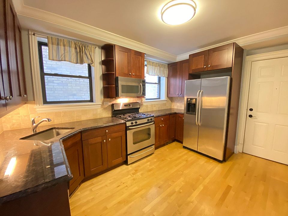 1st image of 2336 W Roscoe St Unit 1R