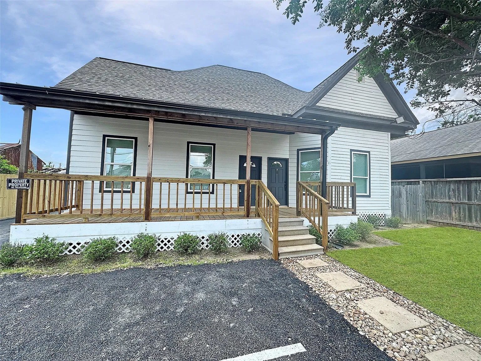 306 Stiles St — Photo 1