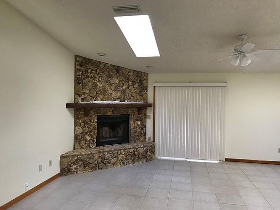 5th image of 1326 Queen Palm Dr