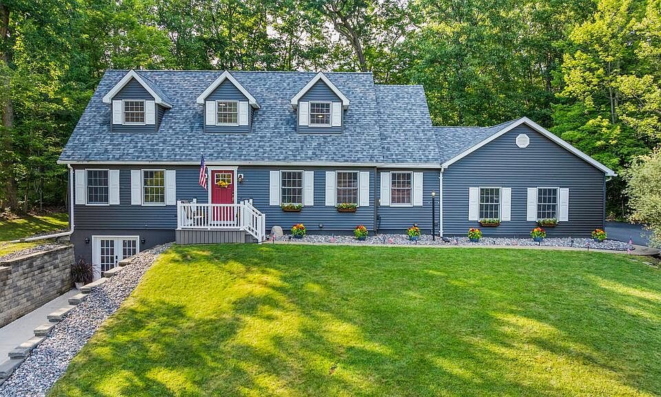 1st image of 115 Aspen Dr