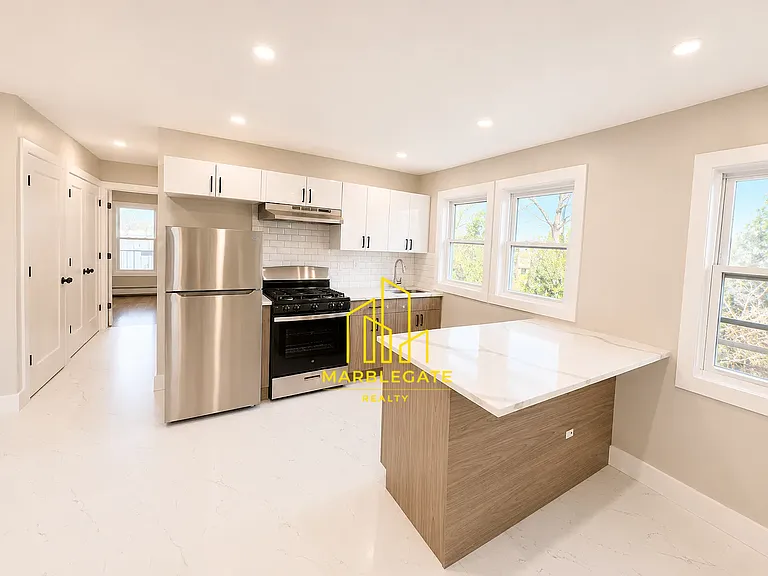 9-11 Stecher St #22R — Photo 2