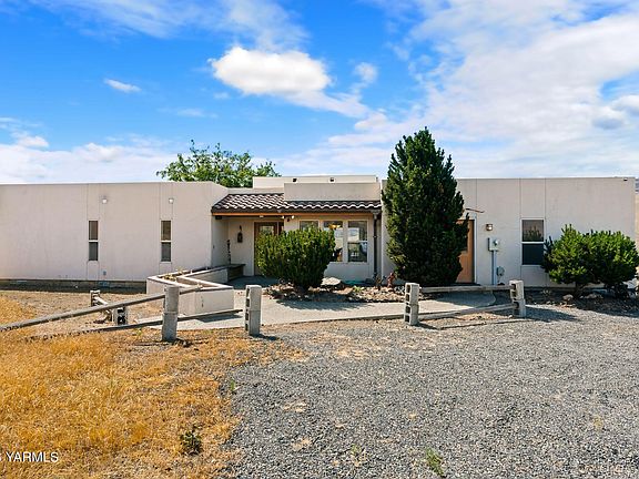 2nd image of 723 Burbank Creek Rd