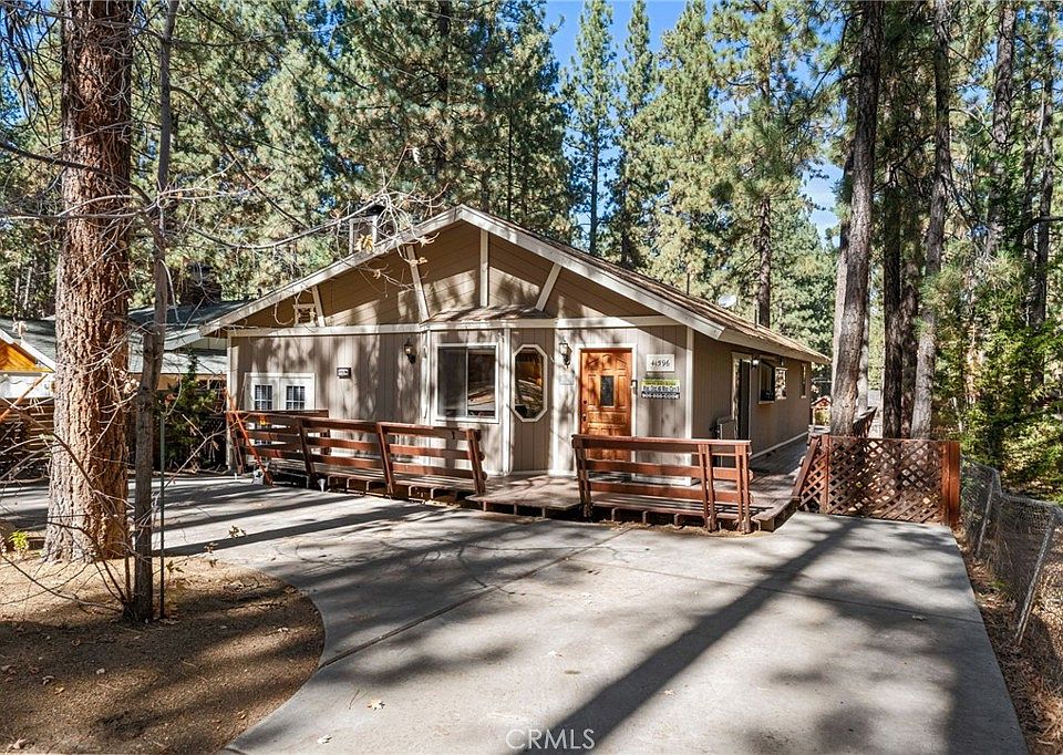 1st image of 41596 Comstock Ln