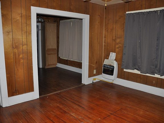 2nd image of 27 E 19th St