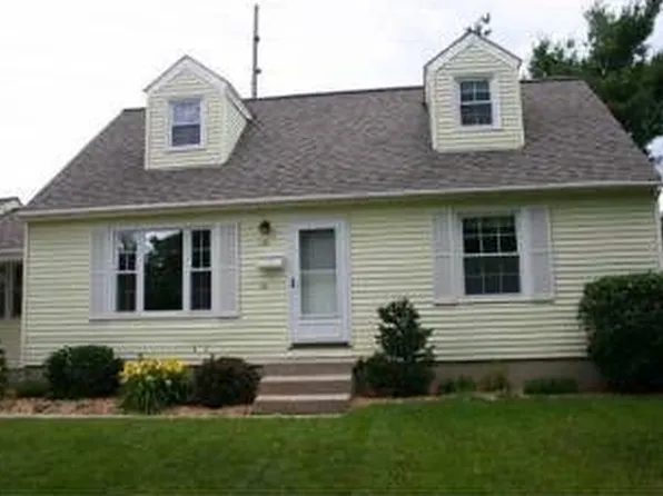 141 Highland Dr NE, Rockford, MI 49341