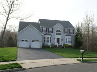 9 Mountain Ash Ct, Monroe Township, NJ 08831