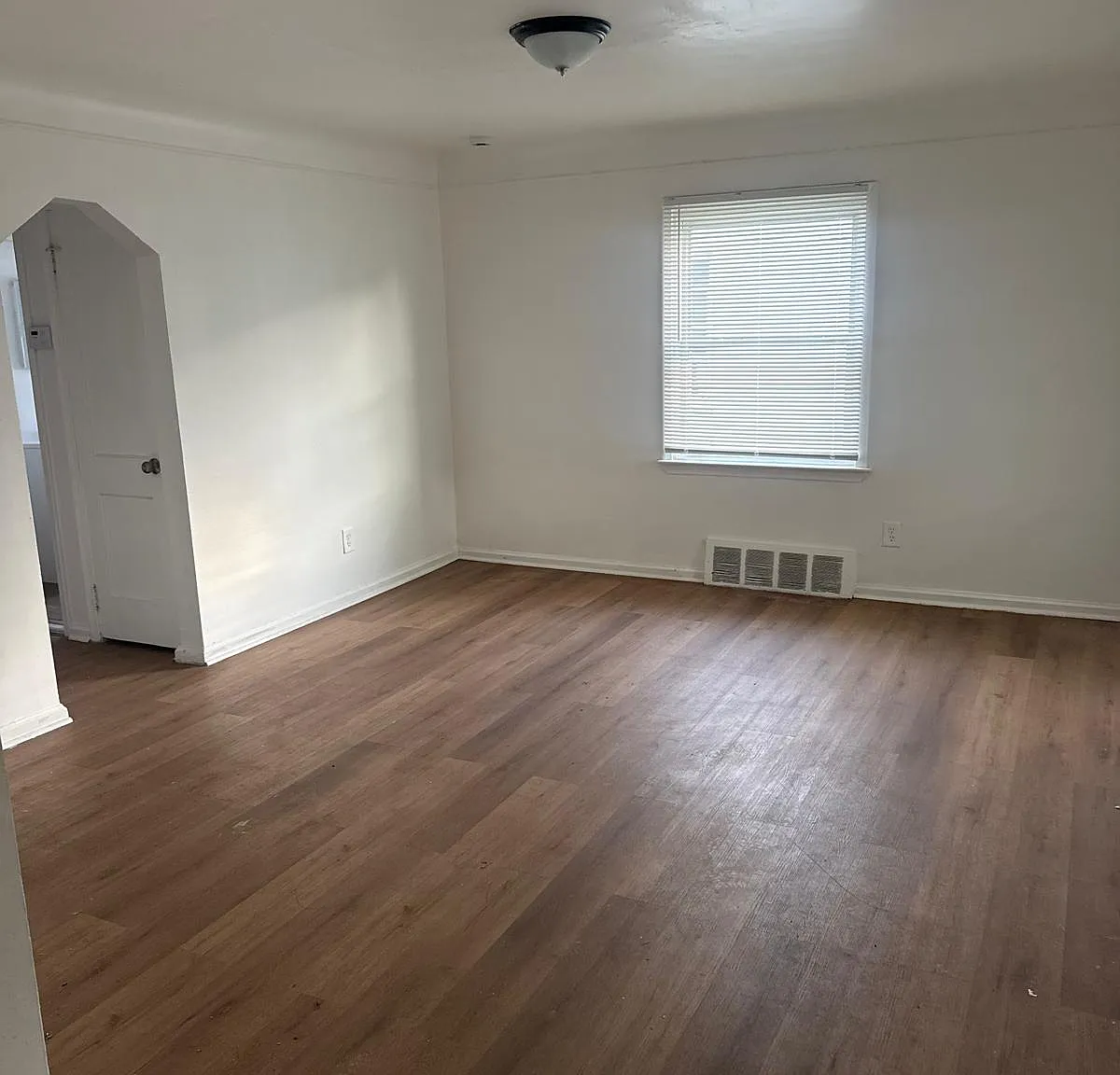 3 bed, 1080 sqft, $1,350 — Photo 3