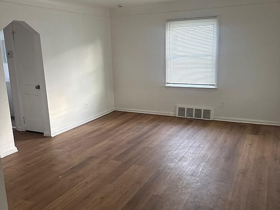 3rd image of 9206 Stout St
