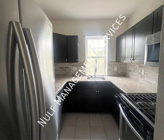 358 Pointview Rd — Photo 2