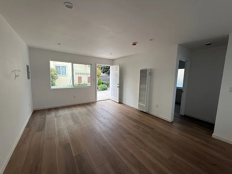 6215 Templeton St — Photo 1