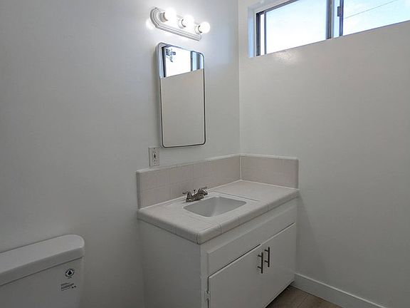 4th image of 905 Edgewood St APT 11