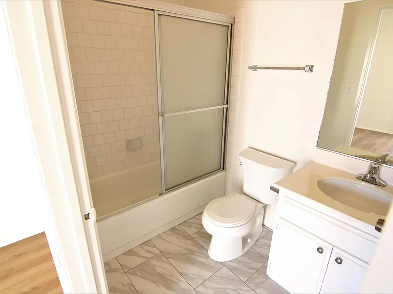 13552 Burbank Blvd #3 — Photo 22