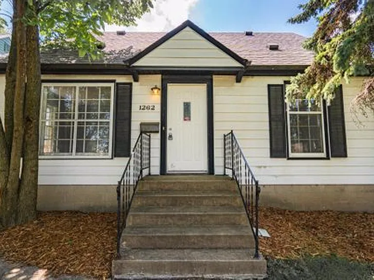 1262 Minnehaha Ave E — Photo 2