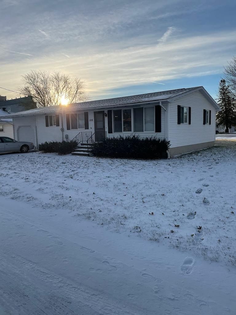 108 W Railroad St, Stacyville, IA 50476 Zillow
