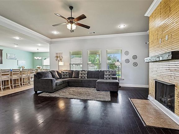 3rd image of 42169 Broderick Ave