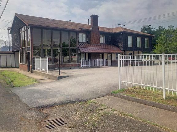 2nd image of 661 3rd St