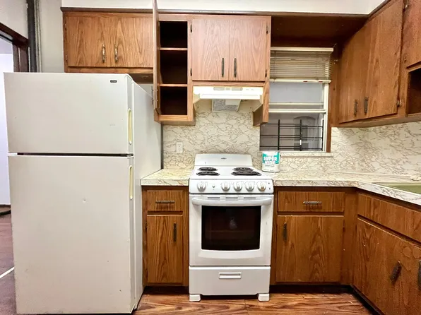 455 Seneca Avenue image 2 of 17