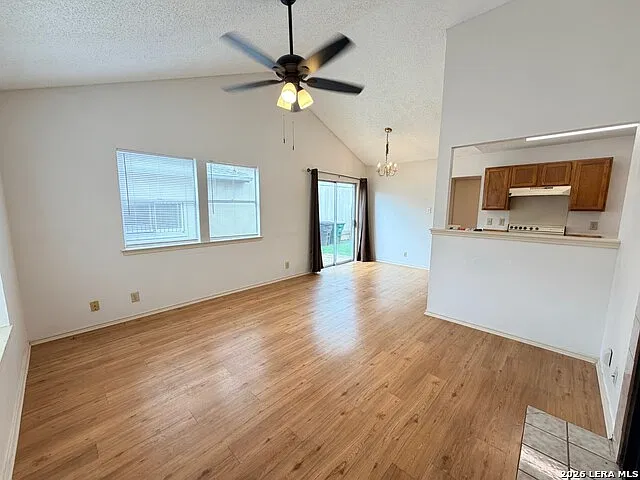 2 bed, 1.0 bath, 687 sqft, $995 — Photo 2