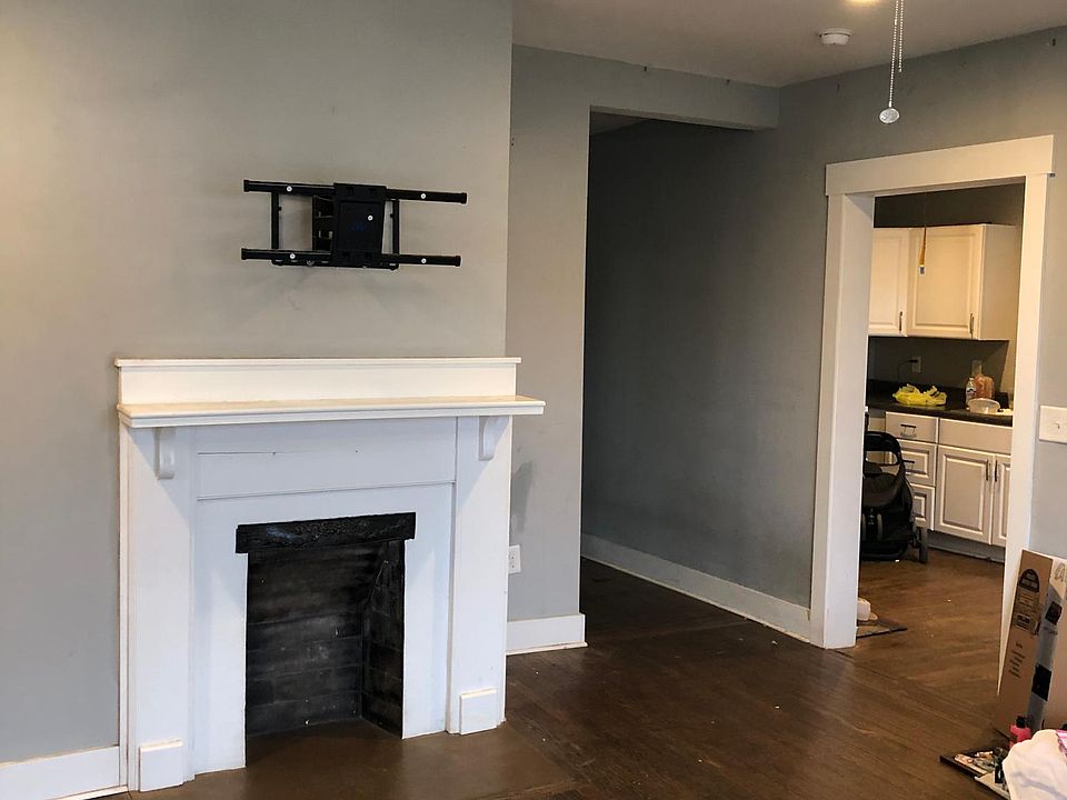 Living room with 1930's fireplace, (non functioning )