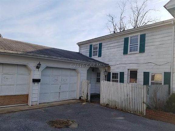 2nd image of 215 Laurel St