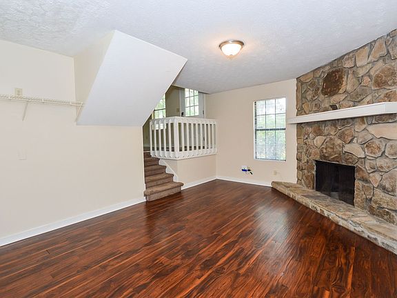 4th image of 1024 Sweetwater Cir