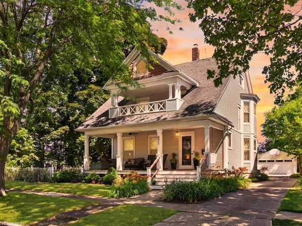 831 Wisconsin Ave, Saint Joseph, MI 49085