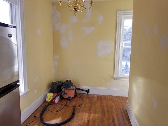 4th image of 85 Essex St #2