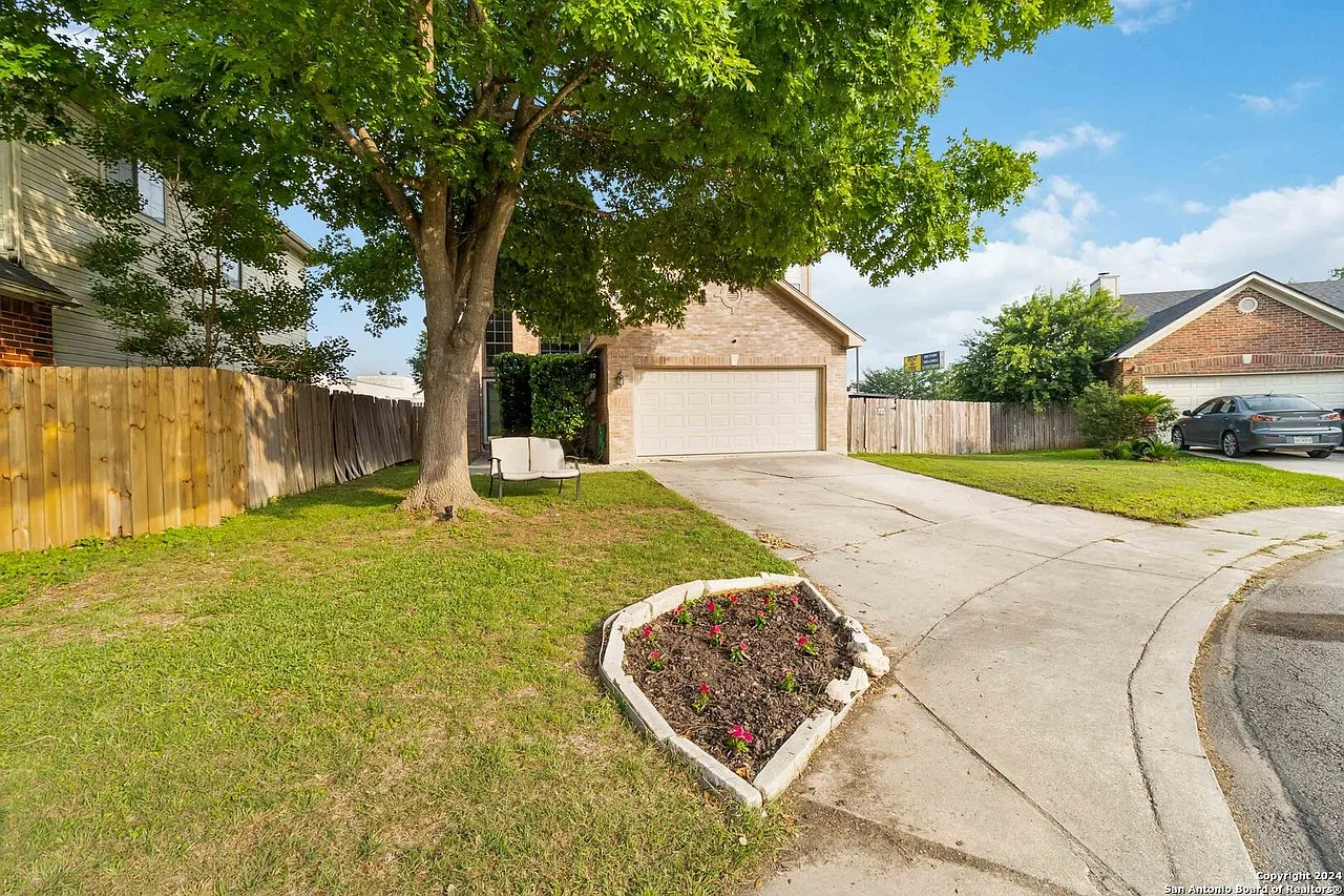 3 bed, 2.5 bath, 1383 sqft, $1,720 — Photo 1