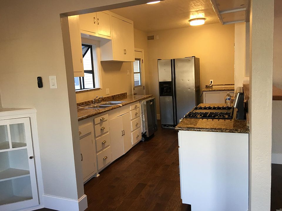 Granite kitchen, new dishwasher, fairly new stove. The refrigerator is available to use if needed.