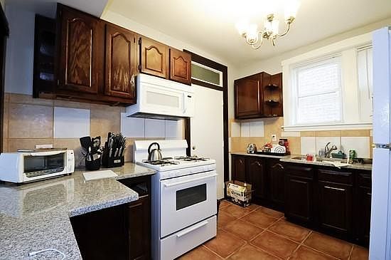 5th image of 2606 N Hamlin Ave