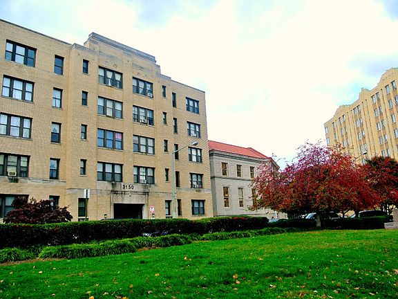 Exterior view of Park Marconi from 16th street