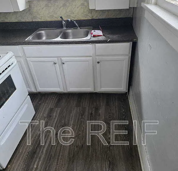 1023 Barrie Ave — Photo 9