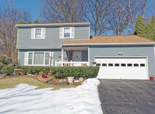 35 Aspen Cir, Albany, NY 12208