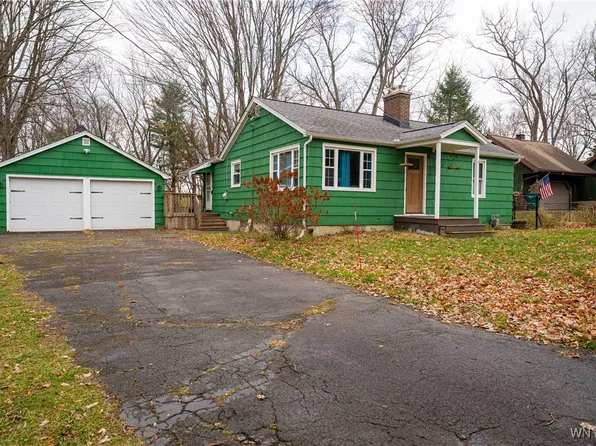 7310 Hickory Dr, Hamburg, NY 14075