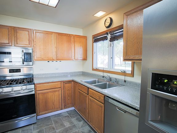 3rd image of 1025 Mary Ave