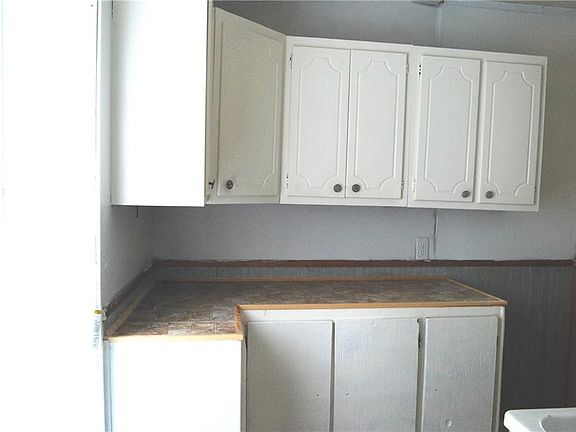 3rd image of 502 Binsse St
