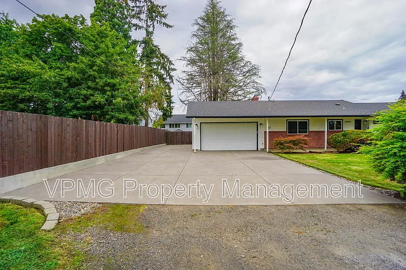 4 bed, 3.0 bath, 2808 sqft, $3,795 — Photo 4