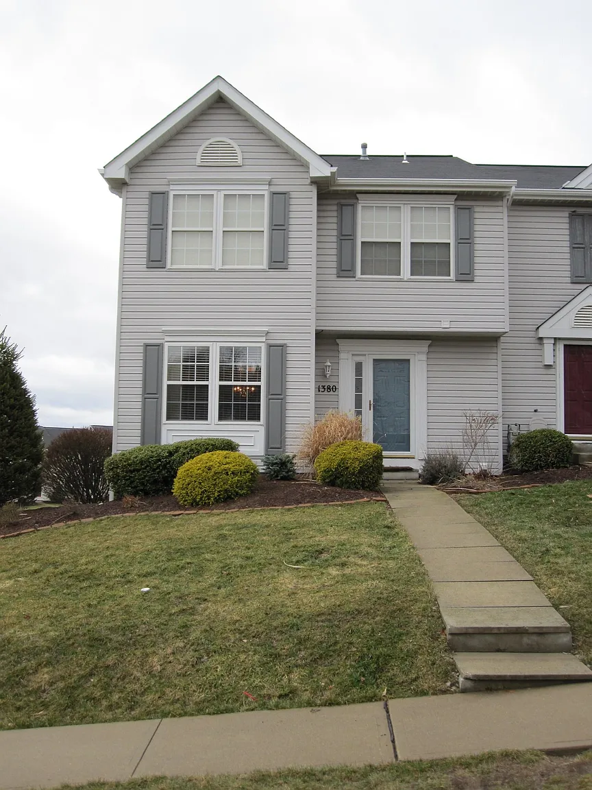 1380 Meadowbrook Dr photo 1