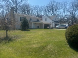 27W327 Manchester Rd, Winfield, IL 60190