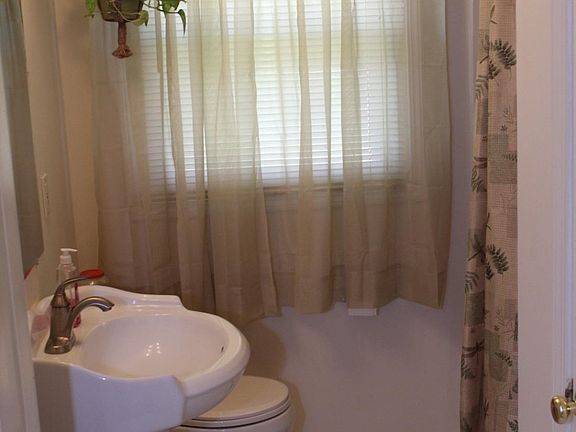 5th image of 212 E Circle Dr