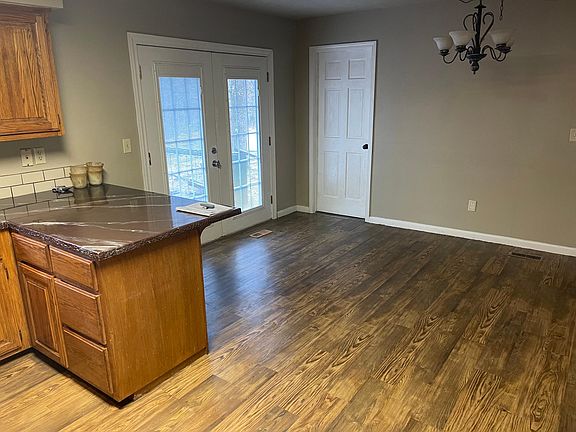 3rd image of Elton Ln