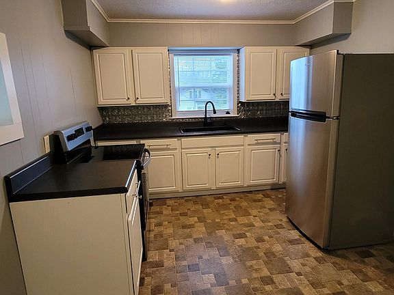 2nd image of 912 Dejarnette St