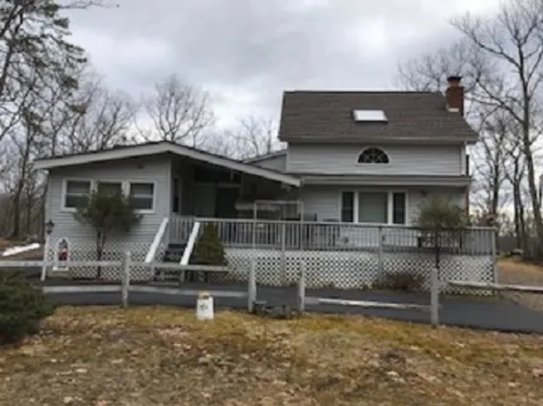 300 Gold Finch Rd, Bushkill, PA 18324