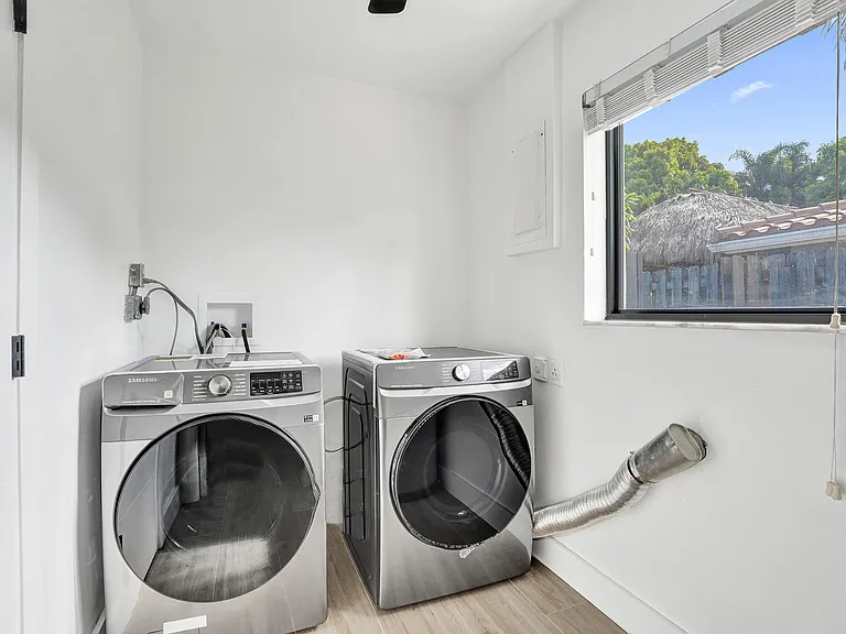 1250 SW 4th St — Photo 26
