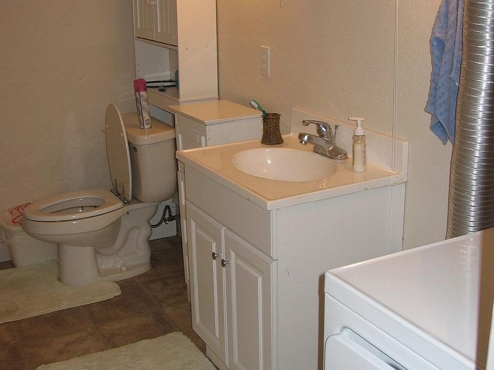 2nd image of 704 SE Date Ave