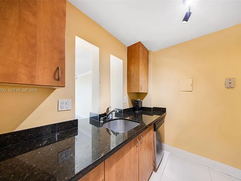 2450 NE 135th St #1006 — Photo 15