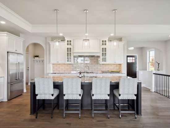 6021 Shoreview Point, Chaska, MN 55318