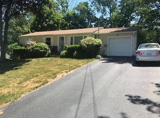 46 Saxony Dr, Warwick, RI 02886