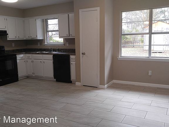 3rd image of 5555 Briarwood Dr