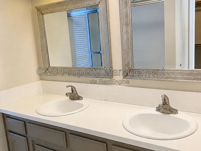 6013 W Locust Ave — Photo 6
